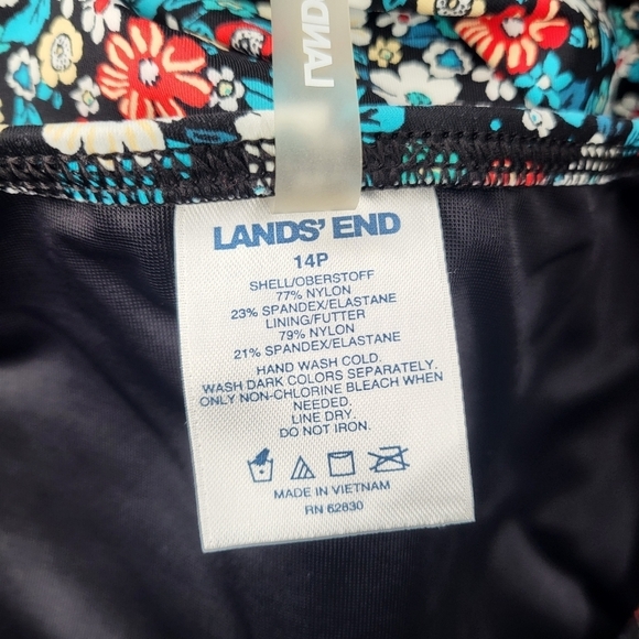 Lands' End Swim Top Black Multicolor Floral High Neck Tank Built-in Bra Size 14P - Picture 8 of 8